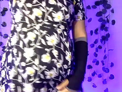 Snapshot of Aaliya02 chatting on December 16, 8:52 am Aaliya02 online show from December 16, 8:52 am