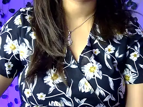 Snapshot of Aaliya02 chatting on January 6, 7:23 am Aaliya02 online show from January 6, 7:23 am