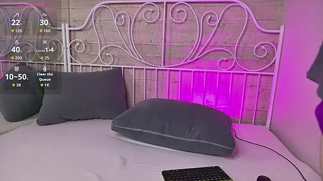 RobertDevine online show from September 26, 10:52 am