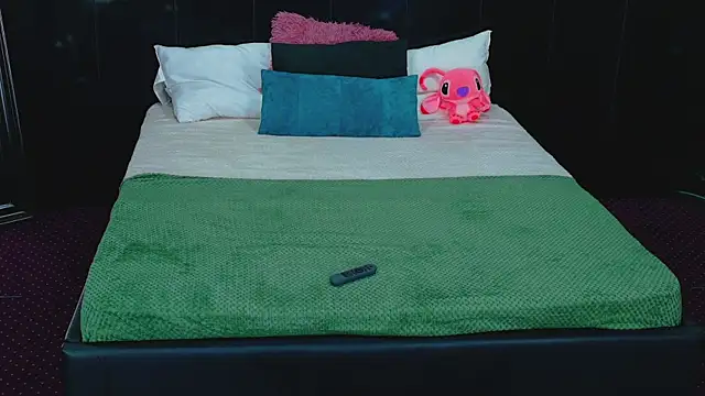 Snapshot of MeganSin_ chatting on January 6, 5:11 am MeganSin online show from January 6, 5:11 am