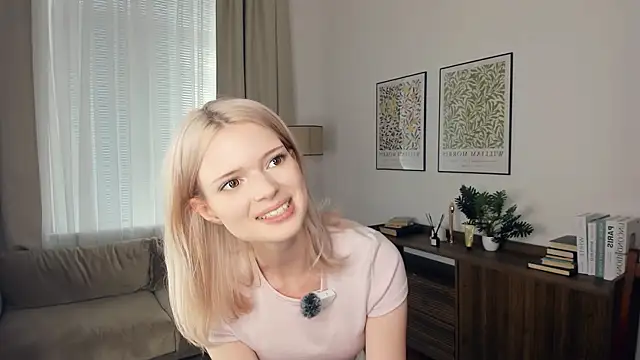 Snapshot of LaureMestler chatting on October 4, 8:45 am LaureMestler online show from October 4, 8:45 am