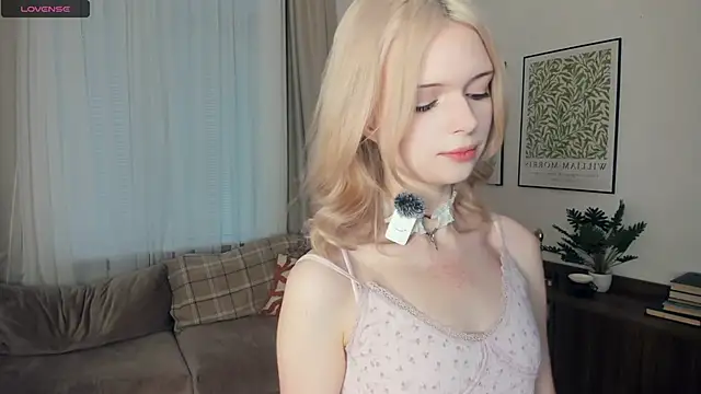 Snapshot of LaureMestler chatting on November 4, 7:29 am LaureMestler online show from November 4, 7:29 am