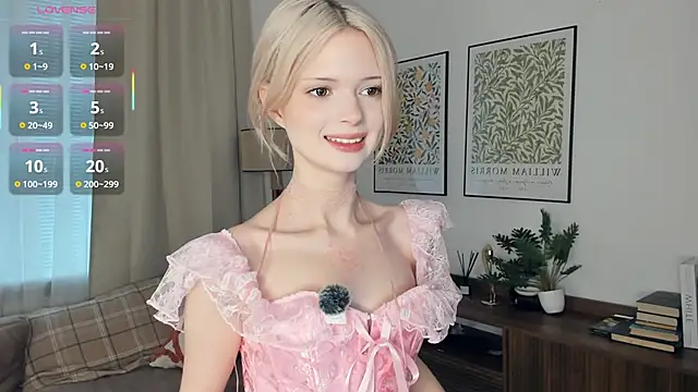 Snapshot of LaureMestler chatting on November 10, 8:02 am LaureMestler online show from November 10, 8:02 am