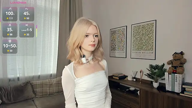 Snapshot of LaureMestler chatting on November 20, 7:41 am LaureMestler online show from November 20, 7:41 am