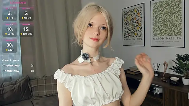 Snapshot of LaureMestler chatting on November 28, 8:06 am LaureMestler online show from November 28, 8:06 am