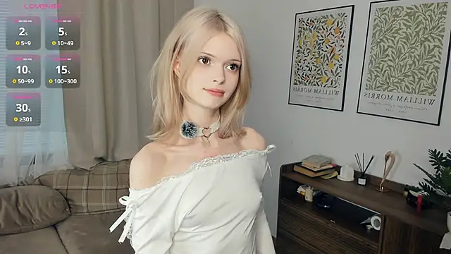 Snapshot of LaureMestler chatting on December 1, 9:25 am LaureMestler online show from December 1, 9:25 am