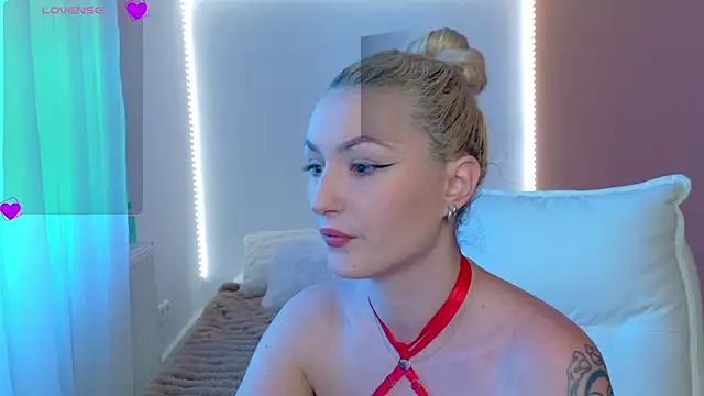 Anaayss  online show from April 7, 4:57 am