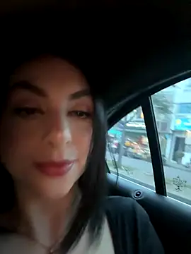 Snapshot of LlianneDiamond1 chatting on December 3, 10:08 pm LlianneDiamond1 online show from December 3, 10:08 pm