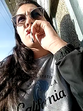 Mia-love-03 online show from September 26, 12:20 pm