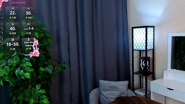 ElenoreReth online show from April 22, 1:30 am