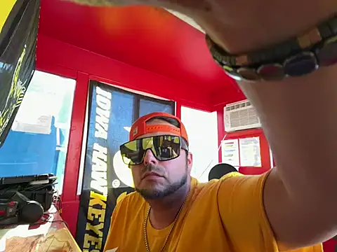 Snapshot of BobbyJames82 chatting on July 30, 2:38 pm BobbyJames82 online show from July 30, 2:38 pm