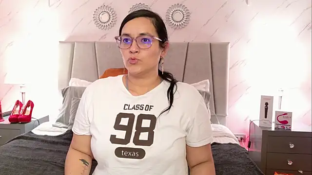 Michell Monet online show from April 23, 5:15 pm