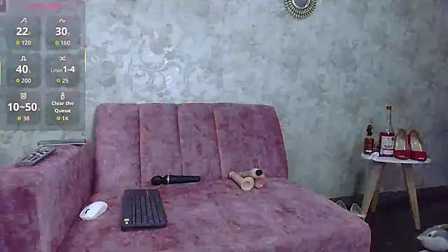 Snapshot of Abby-Blonde chatting on October 27, 10:03 pm Abby-Blonde online show from October 27, 10:03 pm