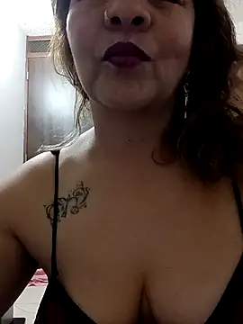 Snapshot of Abby-Blonde chatting on November 29, 3:31 am Abby-Blonde online show from November 29, 3:31 am