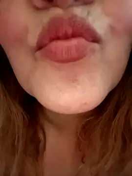 Snapshot of Abby-Blonde chatting on December 14, 1:33 am Abby-Blonde online show from December 14, 1:33 am