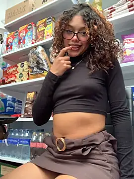 PrettyLia online show from February 18, 8:27 pm