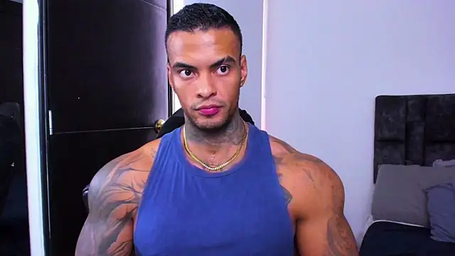 Snapshot of binmontana_ chatting on October 8, 8:39 pm binmontana online show from October 8, 8:39 pm