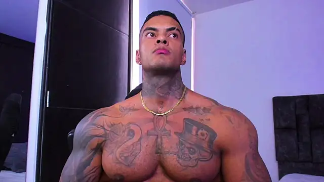 Snapshot of binmontana_ chatting on October 9, 9:13 pm binmontana online show from October 9, 9:13 pm