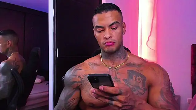 Snapshot of binmontana_ chatting on October 15, 9:26 pm binmontana online show from October 15, 9:26 pm