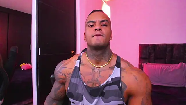 Snapshot of binmontana_ chatting on December 3, 9:02 pm binmontana online show from December 3, 9:02 pm