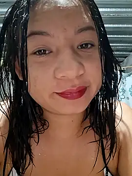 Snapshot of hot-mom22 chatting on October 12, 10:25 am hot-mom22 online show from October 12, 10:25 am