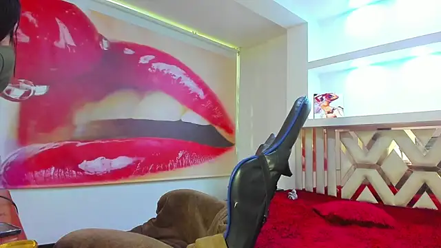 Snapshot of lala_clark chatting on October 1, 12:11 pm lala clark online show from October 1, 12:11 pm