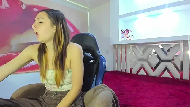 Snapshot of lala_clark chatting on October 2, 12:01 pm lala clark online show from October 2, 12:01 pm