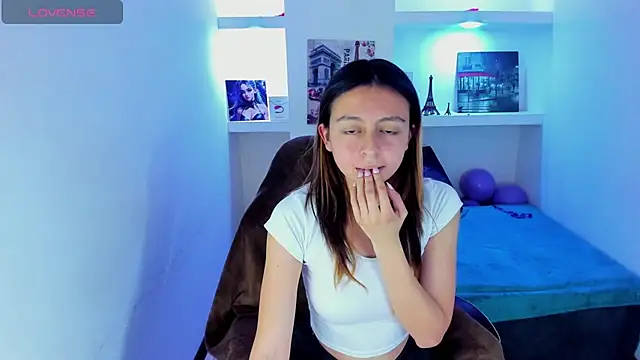 Snapshot of lala_clark chatting on October 10, 4:11 am lala clark online show from October 10, 4:11 am