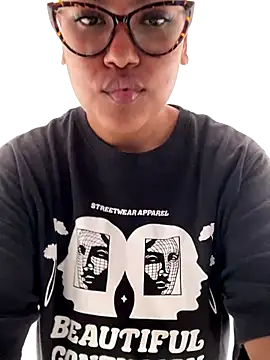 Snapshot of miiabrown18 chatting on October 13, 1:55 pm miiabrown18 online show from October 13, 1:55 pm