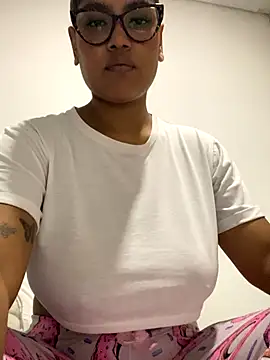 Snapshot of miiabrown18 chatting on October 15, 1:50 am miiabrown18 online show from October 15, 1:50 am