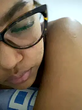 Snapshot of miiabrown18 chatting on October 16, 2:01 am miiabrown18 online show from October 16, 2:01 am