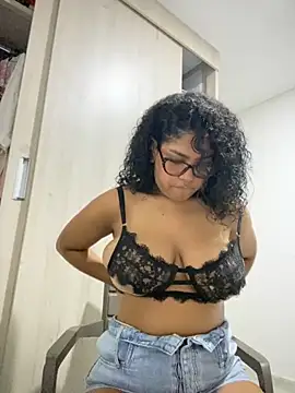 Snapshot of miiabrown18 chatting on October 21, 1:39 am miiabrown18 online show from October 21, 1:39 am