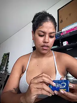 Snapshot of miiabrown18 chatting on October 22, 3:34 pm miiabrown18 online show from October 22, 3:34 pm