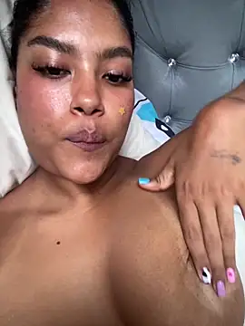 Snapshot of miiabrown18 chatting on November 6, 12:06 pm miiabrown18 online show from November 6, 12:06 pm