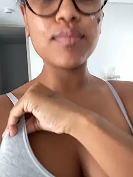 Snapshot of miiabrown18 chatting on November 9, 7:23 pm miiabrown18 online show from November 9, 7:23 pm