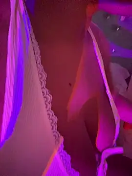 Snapshot of miiabrown18 chatting on December 1, 11:59 am miiabrown18 online show from December 1, 11:59 am