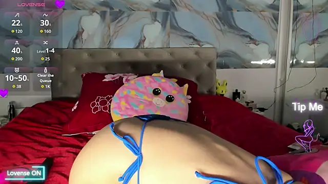 luluubloomm online show from November 1, 3:03 pm