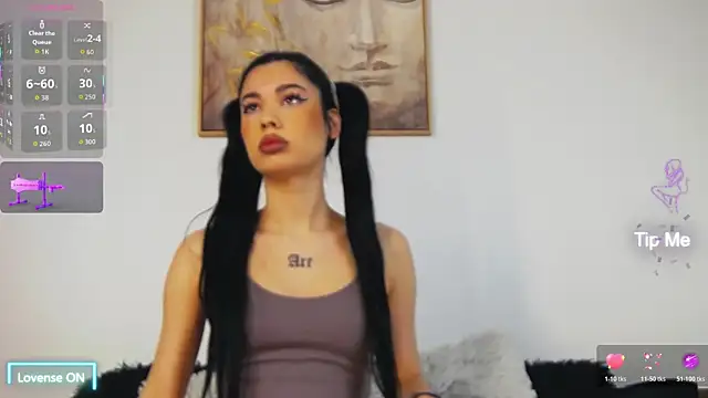 luluubloomm online show from April 9, 8:09 am