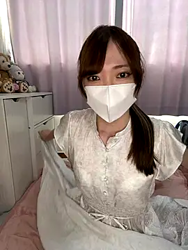 Snapshot of Moe_v_v chatting on October 17, 4:26 am Moe v v online show from October 17, 4:26 am