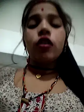 Snapshot of Mahek_love143 chatting on May 25, 4:40 am Mahek love143 online show from May 25, 4:40 am