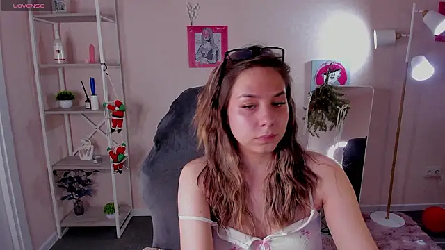 Al1ice Moures online show from January 14, 4:23 pm