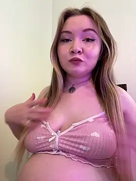 Amalie Smith online show from June 20, 10:40 am