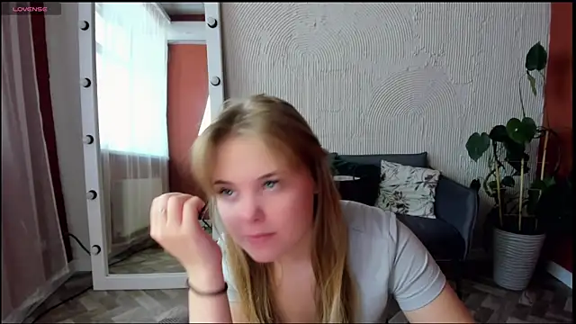 Snapshot of Melissa_199 chatting on October 6, 10:34 am Melissa 199 online show from October 6, 10:34 am