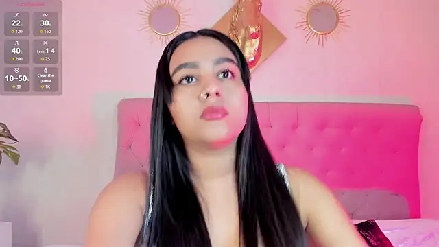 Snapshot of CharlottePetitte chatting on October 6, 8:28 pm CharlottePetitte online show from October 6, 8:28 pm