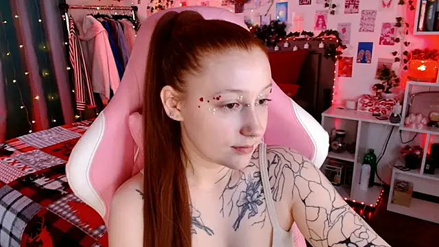 Ayla Hicks online show from November 30, 8:35 pm