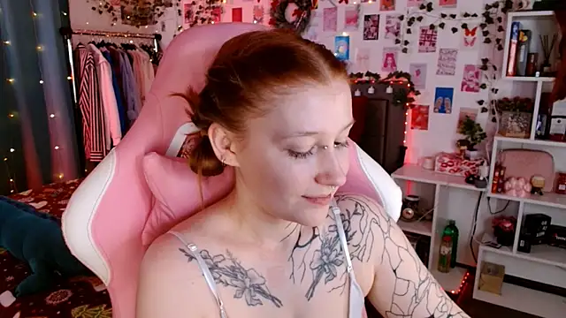 Ayla Hicks online show from December 13, 8:58 pm