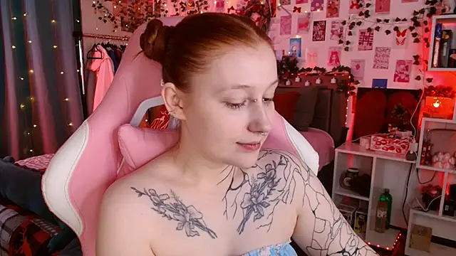 Ayla Hicks online show from December 21, 9:00 pm