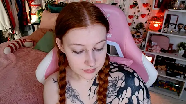 Ayla Hicks online show from April 15, 3:02 am