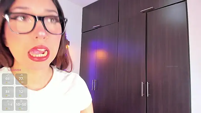 Snapshot of emily__walker chatting on October 5, 2:54 am emily walker online show from October 5, 2:54 am