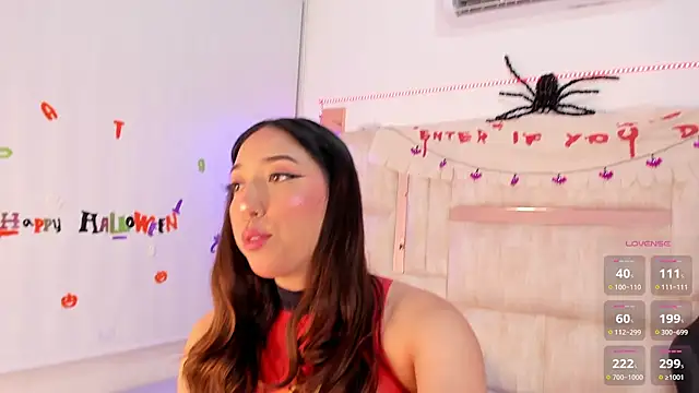 Snapshot of emily__walker chatting on October 25, 3:47 am emily walker online show from October 25, 3:47 am